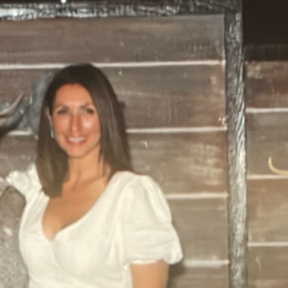 Meet your Posher, Jenn - Picture 7 of 7